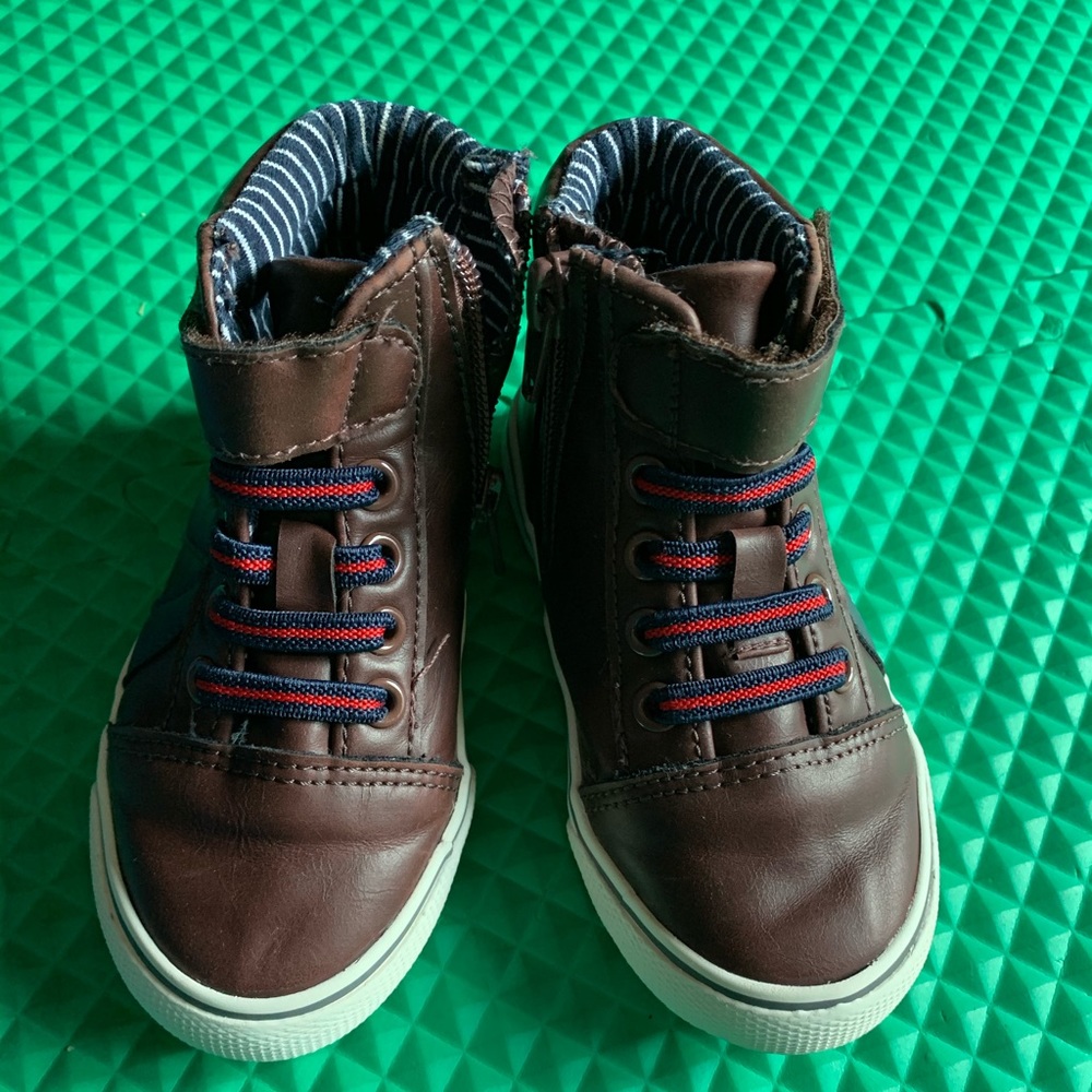 Sneakers boots size 7 toddler brown